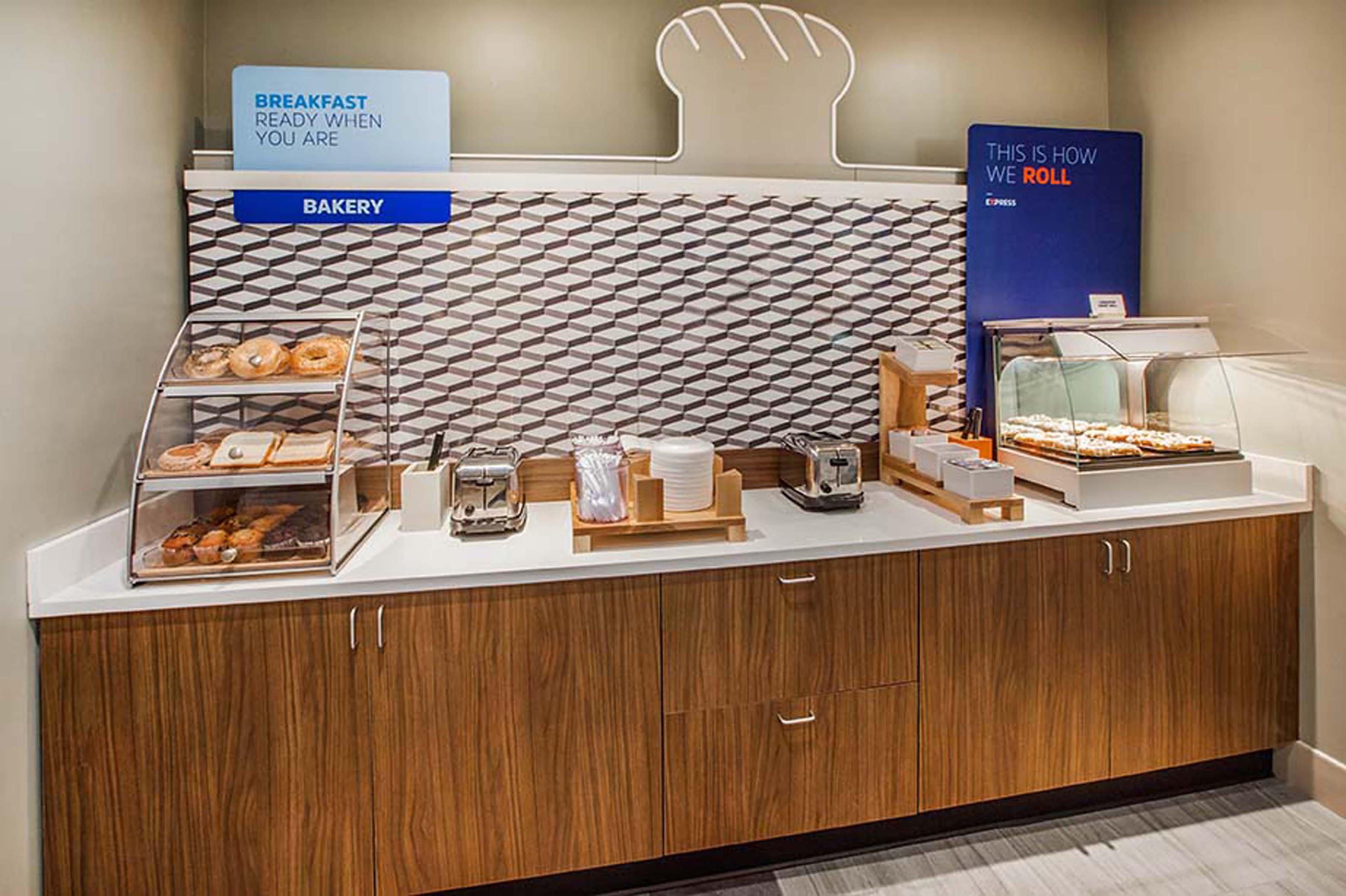 Holiday Inn Express Hotel & Suites Bloomington-Normal University Area By Ihg Eksteriør bilde
